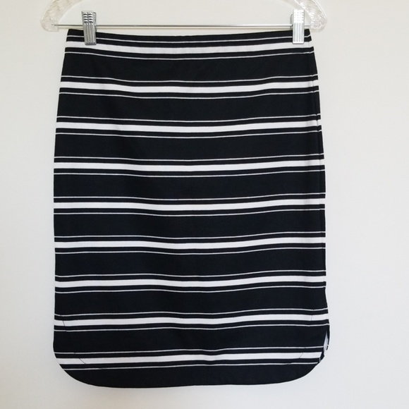 Max Studio Dresses & Skirts - NWT Max Studio Skirt Black & White Size XS